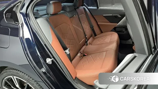 BMW 5 Series (G60) 2025 Черный из Кореи, фото 3