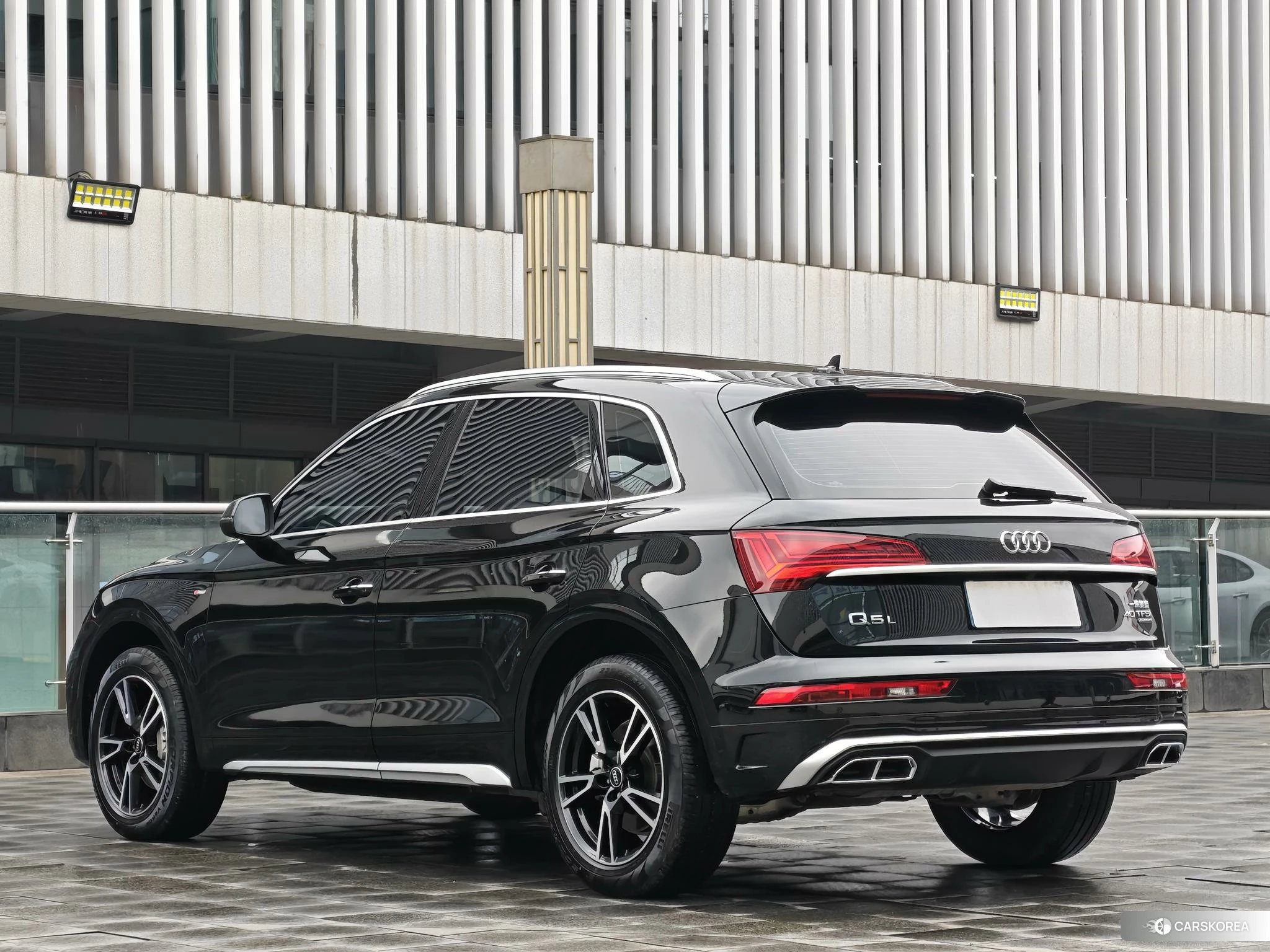 Audi Q5L 2023 Черный из Китая, фото 3