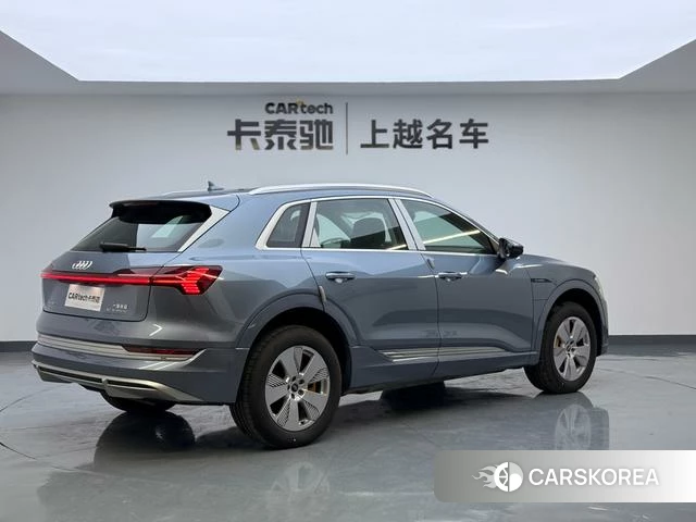 Audi e-tron 2026 Серебристо-серый из Китая, фото 3