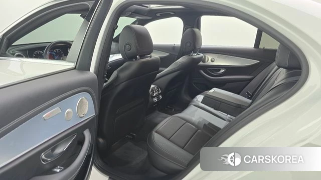 Mercedes-Benz E-Class W213 2021 Белый из Кореи, фото 3