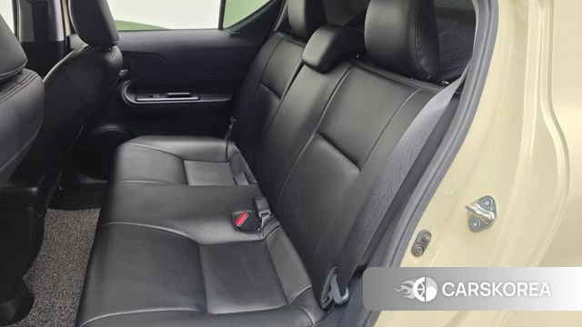 Toyota Prius C 2018 Жемчужный цвет из Кореи, фото 3