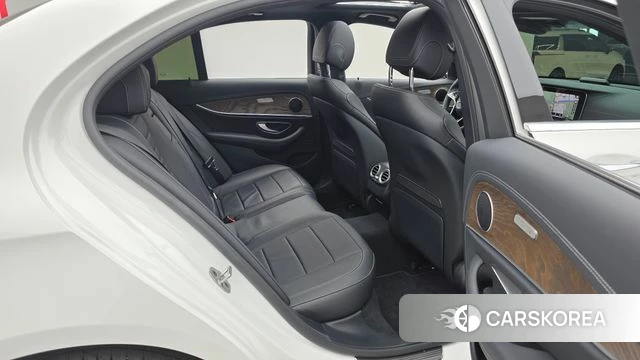 Mercedes-Benz E-Class W213 2022 Белый из Кореи, фото 3