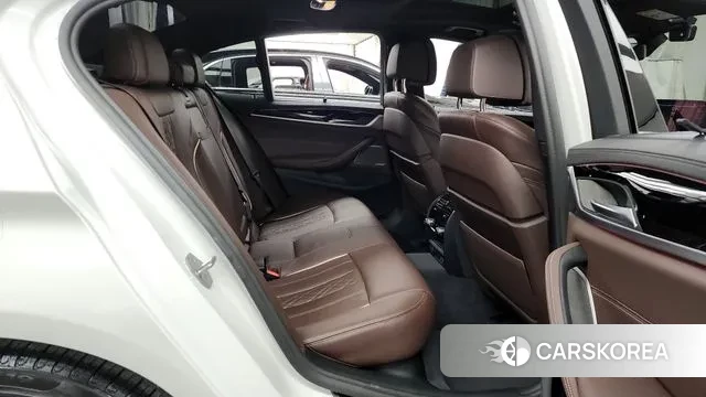 BMW 5 Series (G30) 2022 Белый из Кореи, фото 3