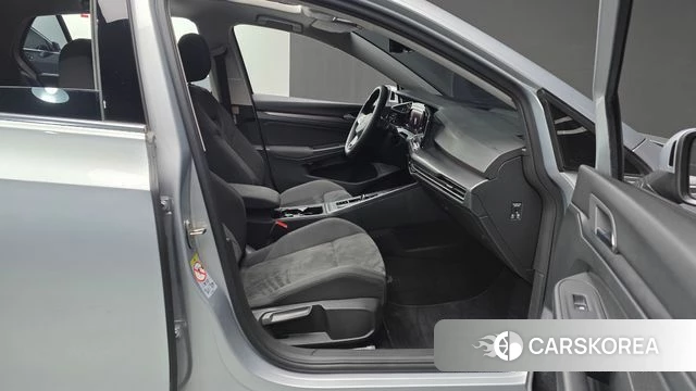 Volkswagen Golf 8th Generation 2022 Серебряный из Кореи, фото 3
