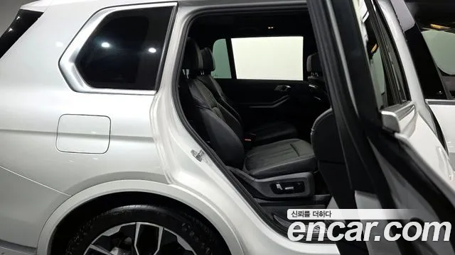 BMW X7 (G07) 2024 Белый из Кореи, фото 3