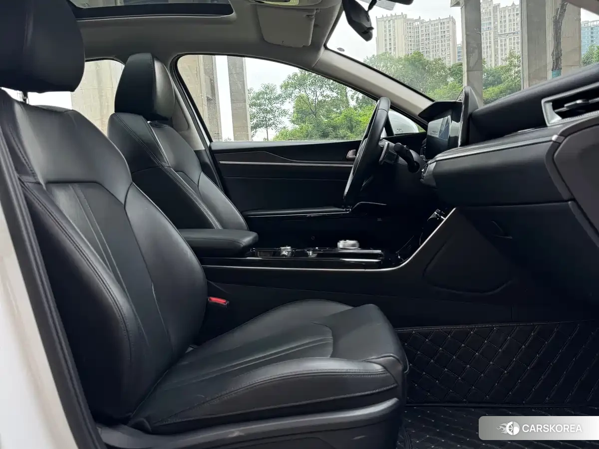 Kia K5 2025 Белый из Китая, фото 3