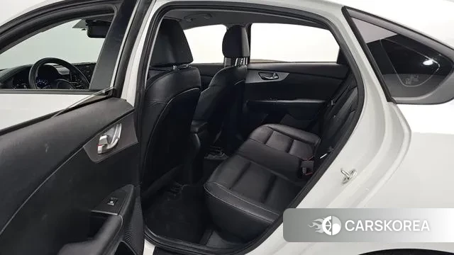 Kia The New K3 2nd generation 2021 Белый из Кореи, фото 3