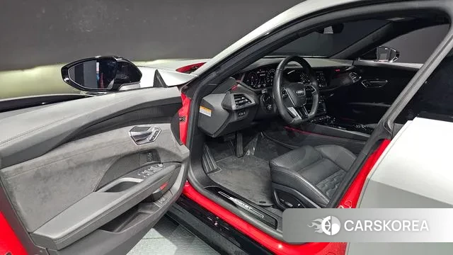 Audi e-Tron GT 2021 Серебристо-серый из Кореи, фото 3