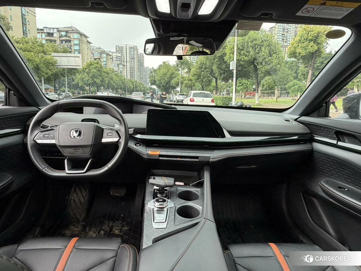 Chang'an UNI-V 2024 Темно-серый из Китая, фото 3