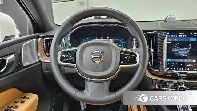 Volvo XC60 second Generation 2023 Белый из Кореи, фото 3
