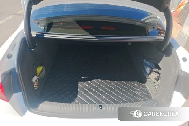 Audi A4L 2023 Белый из Китая, фото 3
