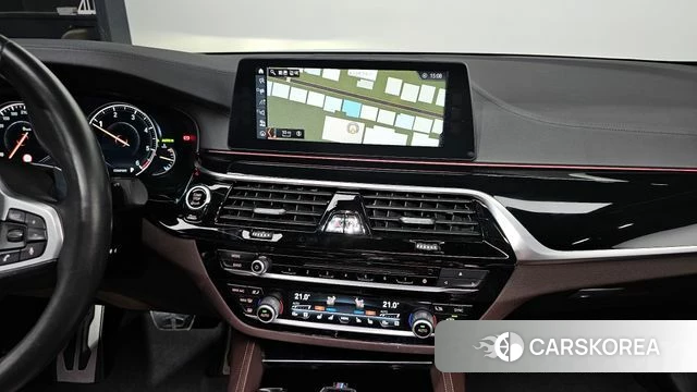 BMW 5 Series (G30) 2018 Белый из Кореи, фото 3