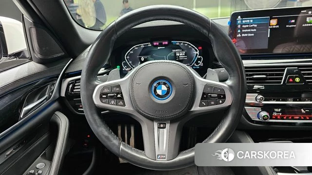 BMW 5 Series (G30) 2023 Белый из Кореи, фото 3