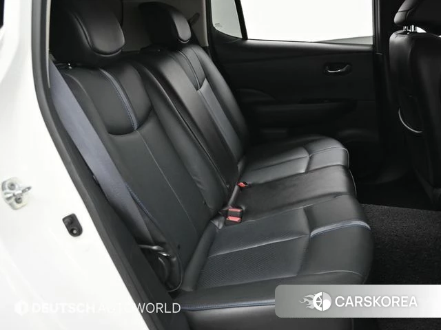 Nissan Leaf (ZE1) 2019 Белый из Кореи, фото 3