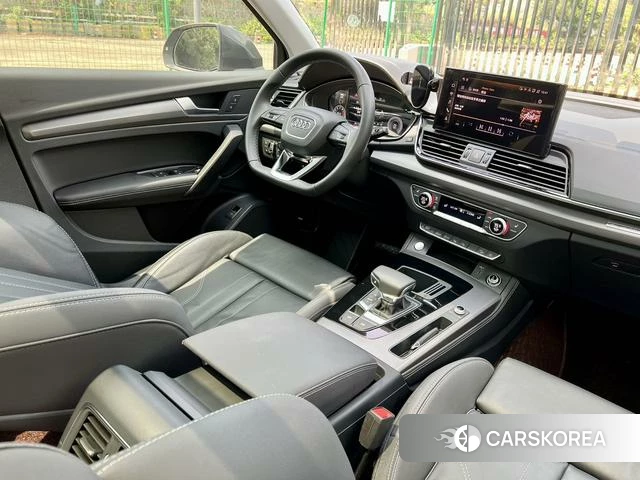 Audi Q5L 2022 Темно-серый из Китая, фото 3