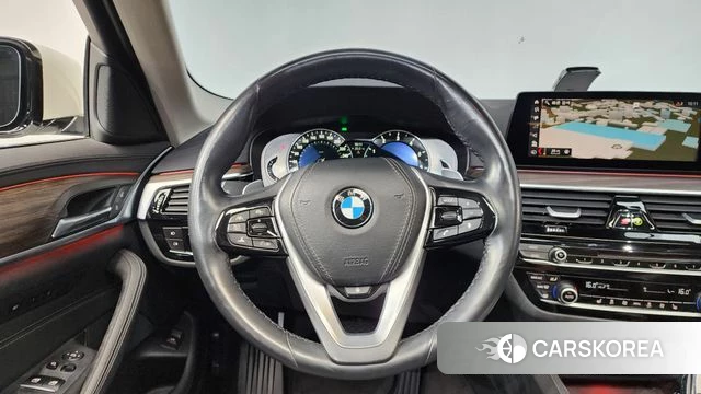 BMW 5 Series (G30) 2019 Белый из Кореи, фото 3