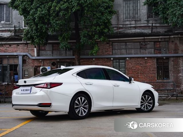Lexus ES 2020 Белый из Китая, фото 3