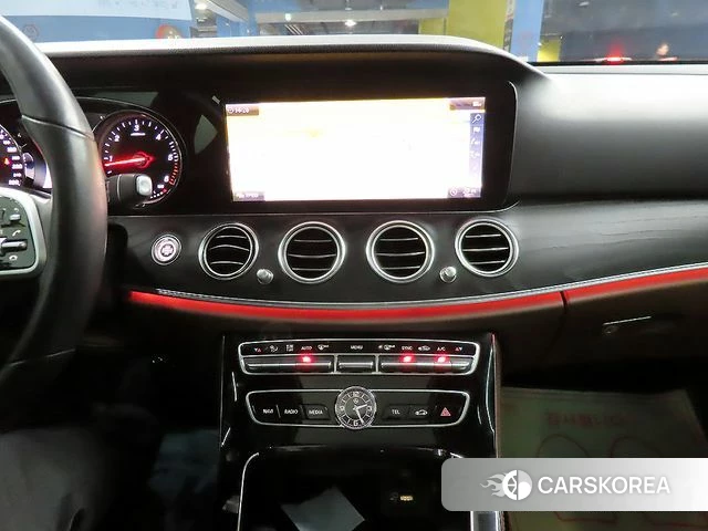 Mercedes-Benz E-Class W213 2018 Серый из Кореи, фото 3