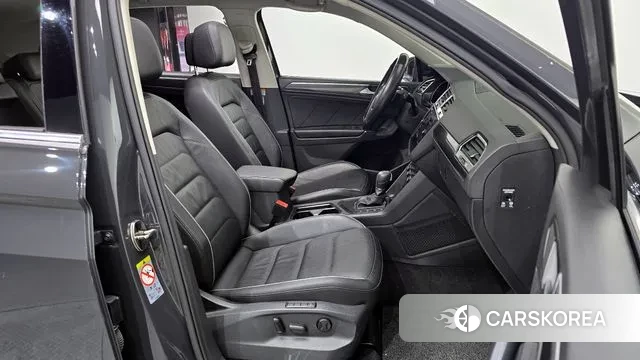 Volkswagen Tiguan second Generation 2018 Серый из Кореи, фото 3