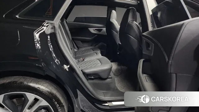 Audi Q8 (4M) 2025 Черный из Кореи, фото 3