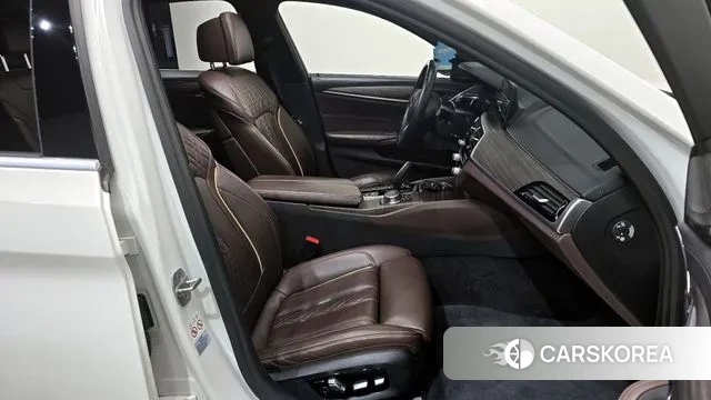 BMW 5 Series (G30) 2020 Белый из Кореи, фото 3