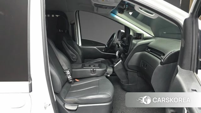 Hyundai Staria 2024 Белый из Кореи, фото 3