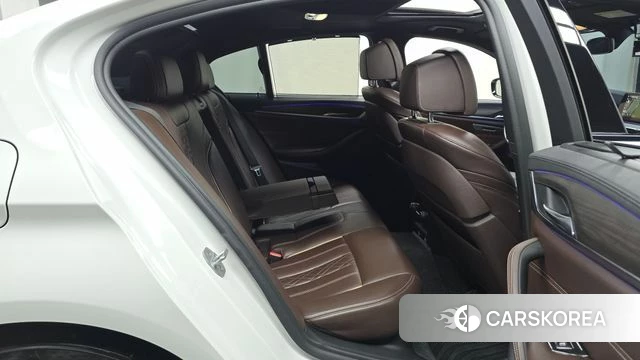 BMW 5 Series (G30) 2018 Белый из Кореи, фото 3