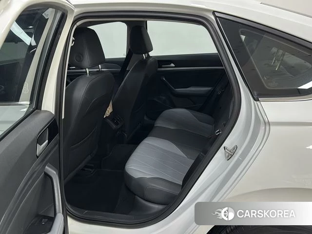 Volkswagen Lavida 2023 Белый из Китая, фото 3