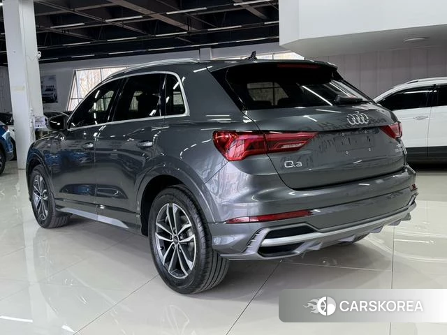 Audi Q3 2022 Темно-серый из Китая, фото 3