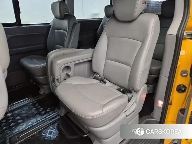 Hyundai Grand Starex 2018 Желтый из Кореи, фото 3