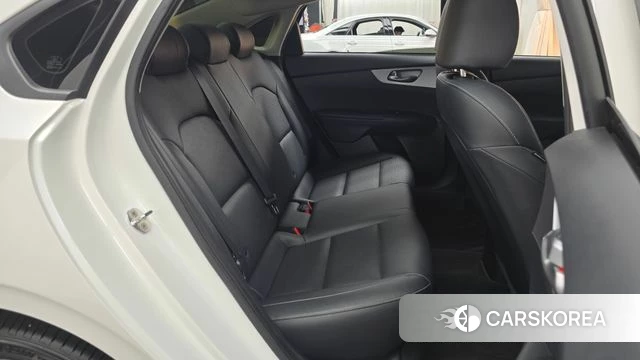Kia The New K3 2nd generation 2021 Белый из Кореи, фото 3