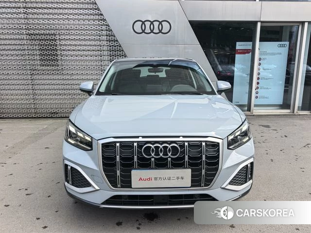 Audi Q2L 2024 Серебристо-серый из Китая, фото 3