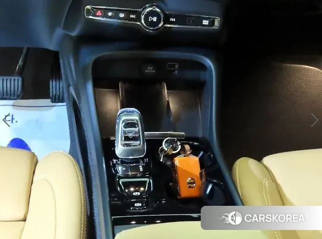 Volvo XC40 2021 Белый из Кореи, фото 3