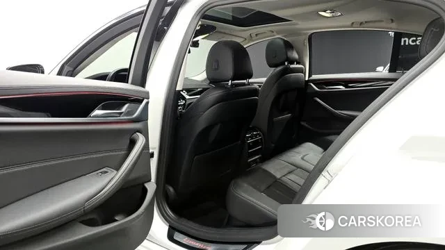 BMW 5 Series (G30) 2019 Белый из Кореи, фото 3