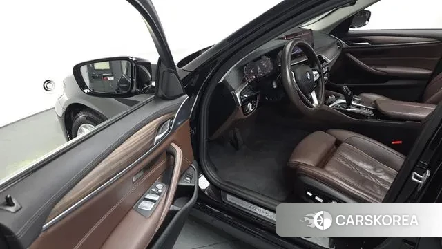 BMW 5 Series (G30) 2021 Черный из Кореи, фото 3