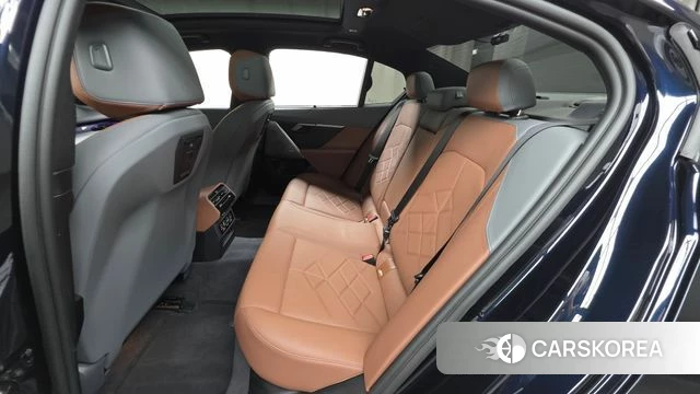 BMW 5 Series (G60) 2025 Черный из Кореи, фото 3