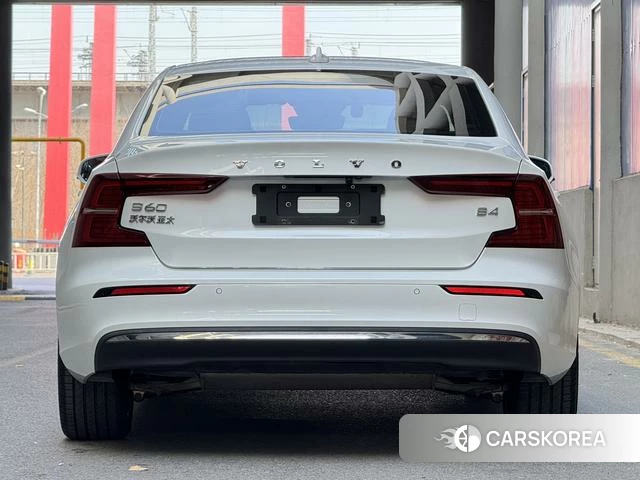 Volvo S60 2023 Белый из Китая, фото 3