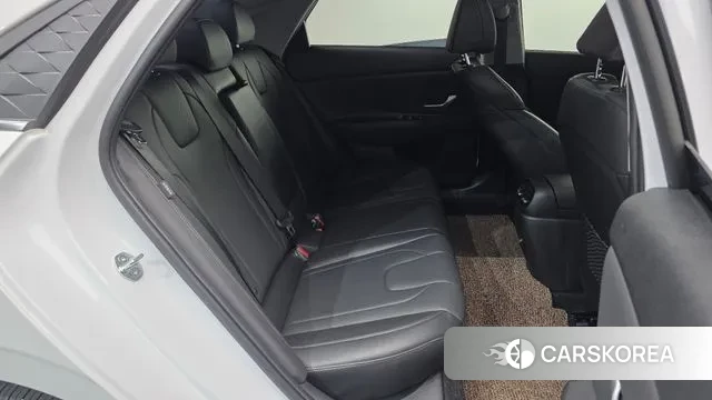 Hyundai The New Avante (CN7) 2023 Белый из Кореи, фото 3