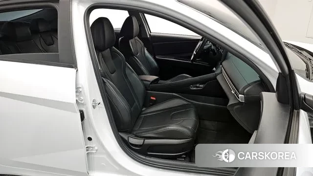 Hyundai Avante Hybrid (CN7) 2022 Белый из Кореи, фото 3