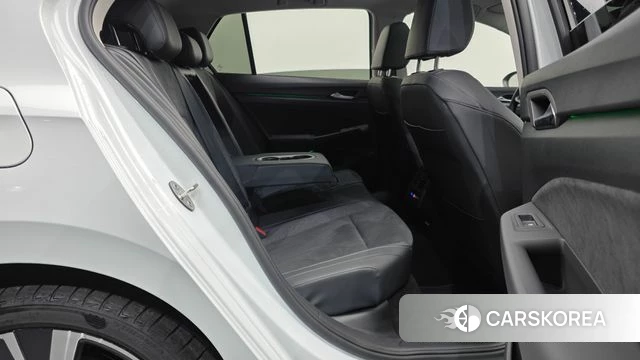 Volkswagen Golf 8th Generation 2025 Белый из Кореи, фото 3