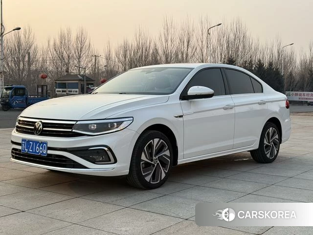 Volkswagen Bora 2022 Белый из Китая, фото 3