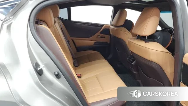 Lexus ES300h 7th generation 2021 Серый из Кореи, фото 3