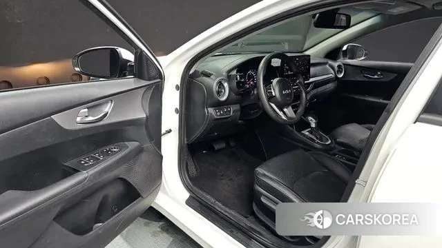 Kia The New K3 2nd generation 2021 Белый из Кореи, фото 3