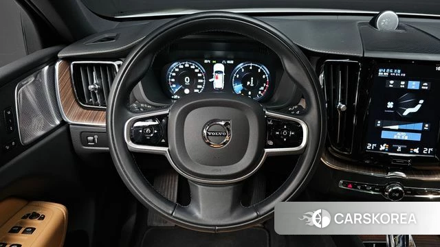 Volvo XC60 second Generation 2021 Белый из Кореи, фото 3