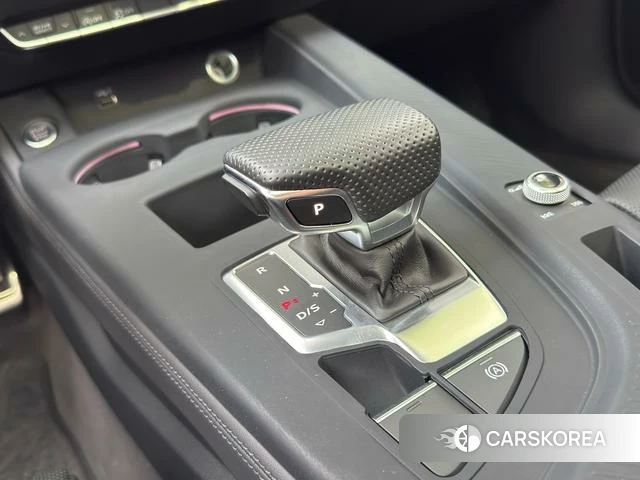 Audi A4L 2024 Темно-серый из Китая, фото 3