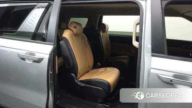 Kia Carnival 4th generation 2022 Серебряный из Кореи, фото 3