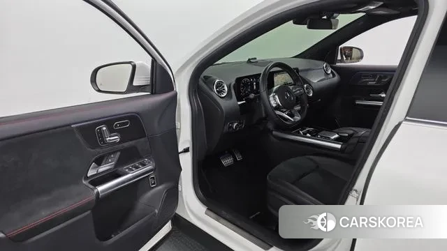 Mercedes-Benz GLA - Class H247 2023 Белый из Кореи, фото 3