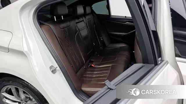 BMW 5 Series (G30) 2018 Белый из Кореи, фото 3