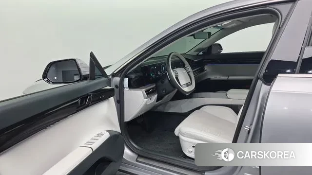 Hyundai Grandeur (GN7) 2024 Серебристо-серый из Кореи, фото 3