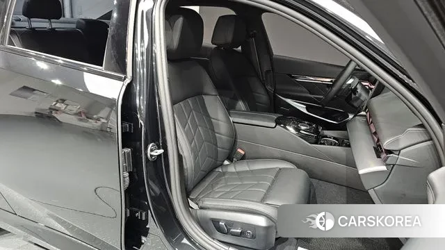 BMW 5 Series (G60) 2025 Черный из Кореи, фото 3